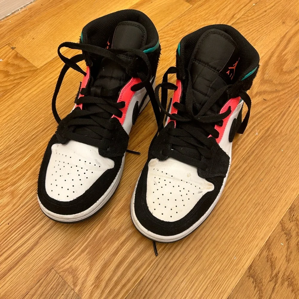 Air Jordan 1 Mid SE ‘South Beach’ Colorway Size 7 Men’s